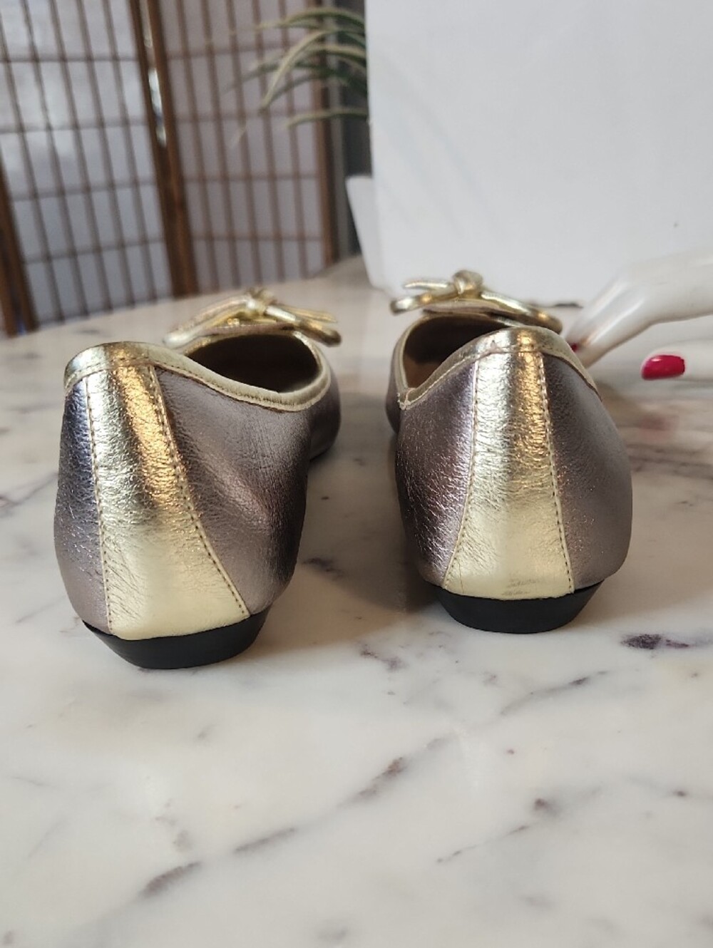 J.Renee Metallic Square Toe Taupe Flats Gold Bow & Ring Detail Sz8 - Picture 5 of 6